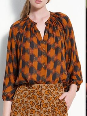 Tucker the classic‎ geo print silk blouse Size Small